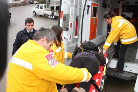 Otomobilin çarptığı yaya yaralandı