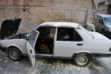 Otomobilin içinde bırakılan çocuk yangın çıkardı, hayati tehlikesi sürüyor