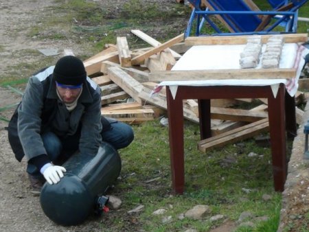 Otomobilin LPG tankında binin üzerinde patlayıcı düzeneği ele geçirildi