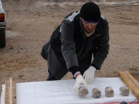 Otomobilin LPG tankında binin üzerinde patlayıcı düzeneği ele geçirildi