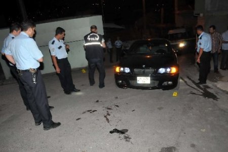 Otomobilinden inerken tabancayla vurularak öldürüldü