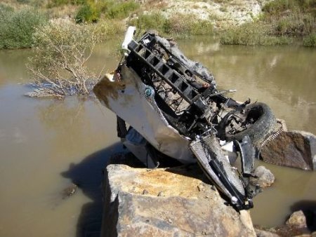Otomobiliyle 300 Metrelik Uçuruma Yuvarlanan Sürücü Kurtarılamadı