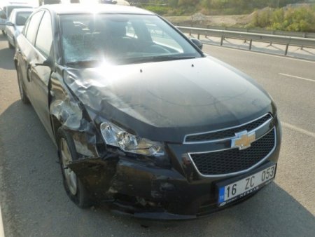 Otomobille Çarpışan Motosikletteki İki Kişi Yaralandı