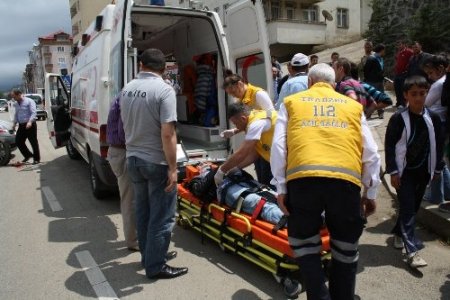 Otomobille motosiklet çarpıştı: 1 yaralı