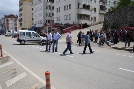 Otomobille motosiklet çarpıştı: 1 yaralı