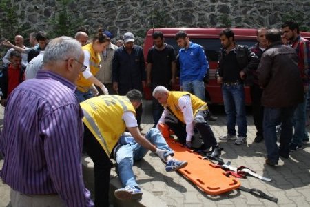 Otomobille motosiklet çarpıştı: 1 yaralı