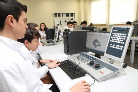 Otonom kontrollü ve yapay zeka ile çalışan robotlar yaptılar