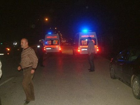 Otopark Sahibi, Parka Çekilen Başkasına Ait Araçla Gezerken 2 Kadına Çarptı