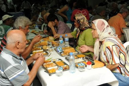 Otoparkta İftar Sevinci