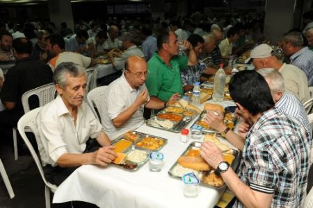 Otoparkta İftar Sevinci