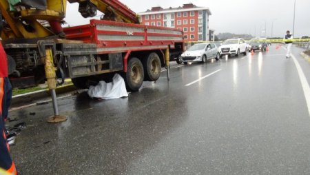Otoyolda geri gelen kamyon, ölümlü kazaya neden oldu