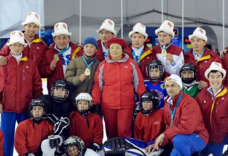 Otunbayeva'nın Buz Pateni Keyfi