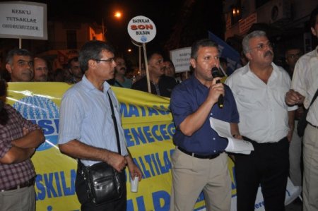 Oturma eylemi yapan KESK üyelerine esnaf çay dağıttı