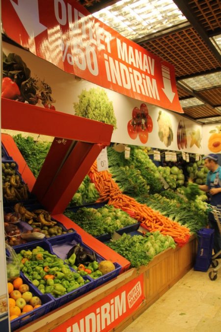 Outlet Manavda Sebzeler Yüzde 50 İndirimli