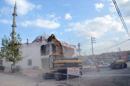 Ovaakça meydanı için son binalar yıkıldı