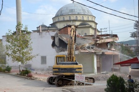 Ovaakça meydanı için son binalar yıkıldı
