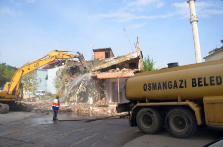 Ovaakça meydanı için son binalar yıkıldı