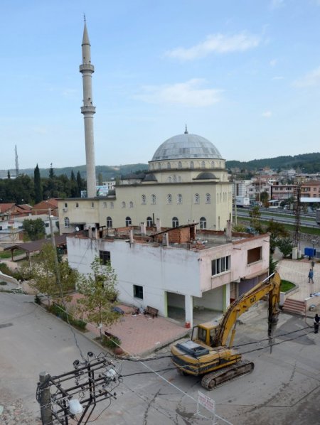 Ovaakça meydanı için son binalar yıkıldı