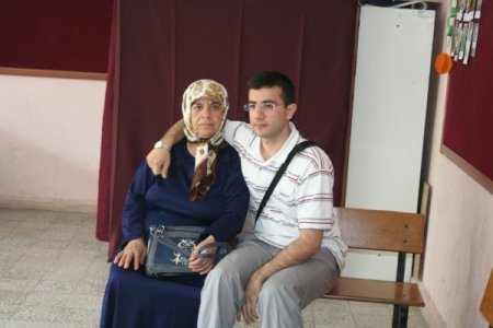 Oy Kullanmak İçin 3 Uçak Değiştirdi, 15 Bin Kilometre Yol Katetti