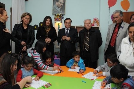 Oyun Otobüsü, Depremzede Çocuklara Hizmet Veriyor
