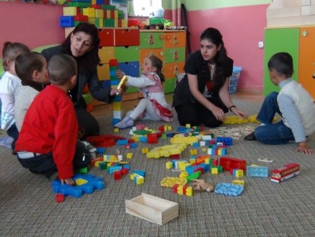 'Oyuncak çocuk için eğlence aracı olmanın ötesinde anlam taşır'