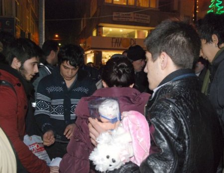 Oyuncak için kampanya başlatan öğrencilere zabıta ve polis müdahalesi