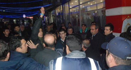 Oyuncak için kampanya başlatan öğrencilere zabıta ve polis müdahalesi