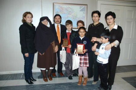 Oyuncaklarını satıp gelirini engellilere bağışladılar