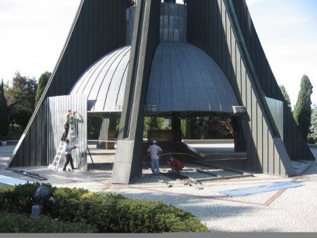 Özal'ın metal plakalarla kapatıldı