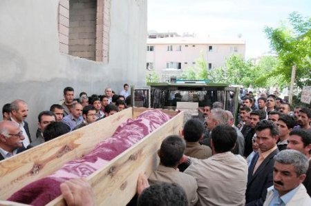 Özalp'ta Mühimmat Patlamasında Ölen Çocuk Öfke İçinde Toprağa Verildi