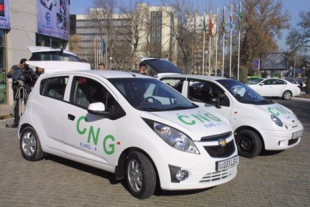 Özbekistan Doğalgaz Yakıtlı Otomobillere Hız Verdi