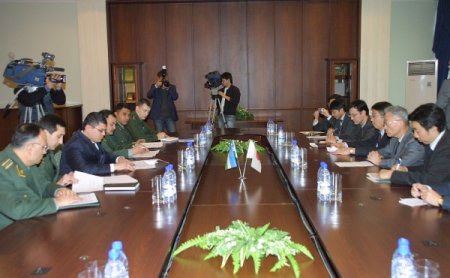 Özbekistan Gümrük Kapılanı Modern X-ray Cihazlarıyla Donatıyor