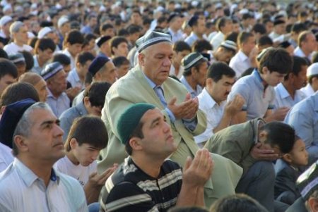 Özbekistan'da Ramazan Coşkusu Meydanlara Sığmadı