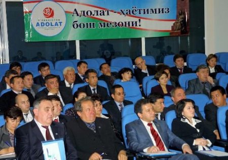 Özbekistan'da Siyasi Partileri Seçim Telaşı Sardı