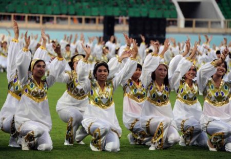 Özbekistan’ın en modern stadı görkemli törenle açıldı