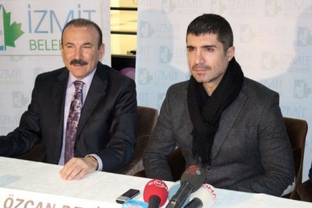 Özcan Deniz, bugüne kadar sinemaya gitmeyen 150 kadınla 'Evim Sensin'i izledi