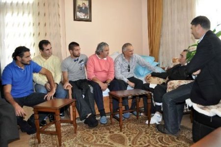 Özdemir Ve Futbolculardan Vefa Örneği.