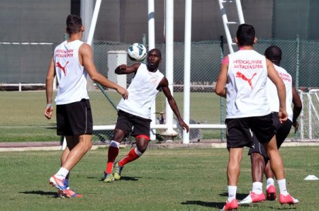 Özdilek: Sahaya Galatasaray maçını kazanmak için çıkacağız