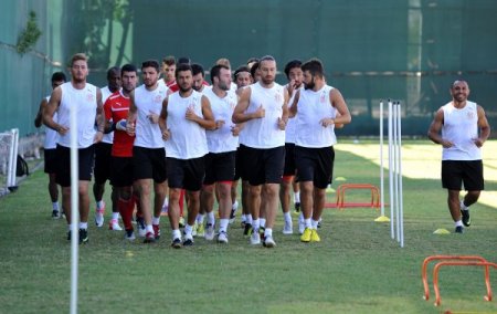 Özdilek: Sahaya Galatasaray maçını kazanmak için çıkacağız