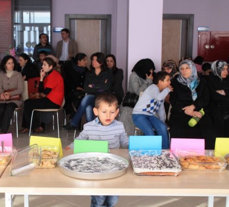 Özel Aba Koleji velileri, en lezzetli tatlıyı yapmak için yarıştı