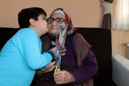 Özel Aba minikleri yaşlıları unutmadı