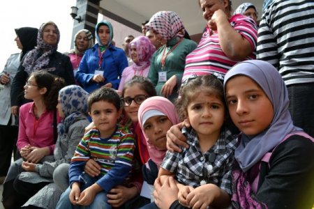 Özel Ali Kenger Anadolu ve Fen Lisesi öğrencileri Suriyeli çocuklara kucak açtı