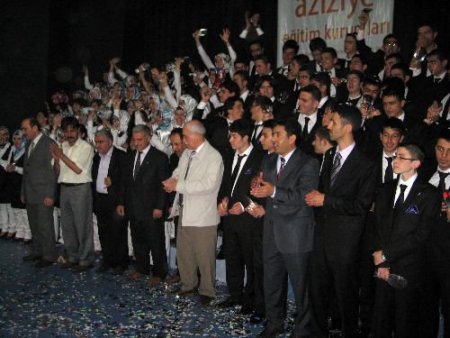 Özel Aziziye Anadolu Lisesi 'nde Mezuniyet Coşkusu