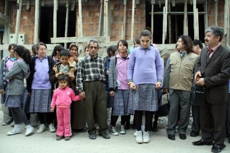 Özel Burç Okulları'nda Her Sınıf Bir Yoksula Ev Yaptırıyor