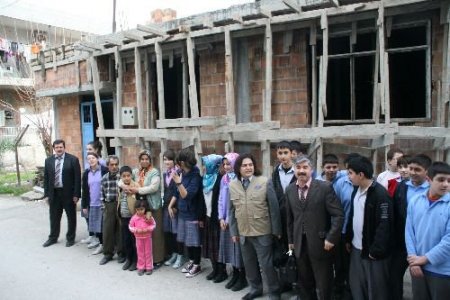 Özel Burç Okulları'nda Her Sınıf Bir Yoksula Ev Yaptırıyor