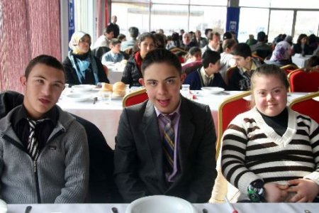 Özel Eğitim Öğrencilerine Laptopları Verildi
