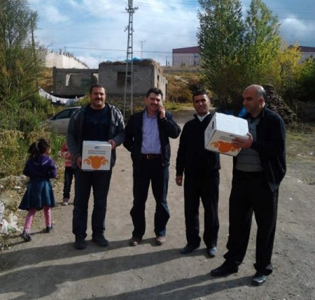 Özel Ergin Koleji, Vanlı depremzedelere kurban eti dağıttı