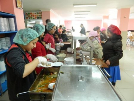 Özel Ergin Koleji öğrencileri yemekhane personeliyle empati yaptı