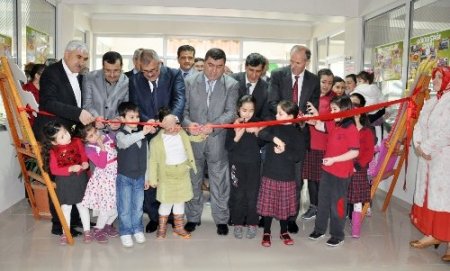 Özel Ergin Koleji öğrencileri yıl sonu sergisi açtı