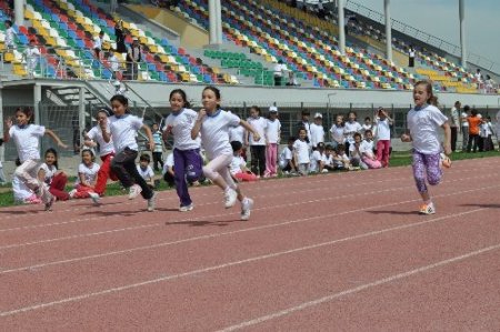 Özel Fırat İlköğretim'in minikleri atletizmde mücadele etti